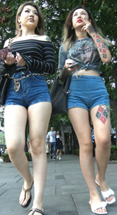 牛仔短裤烈焰双臀