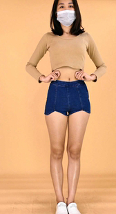 模拍小渔牛仔短裤露小肚