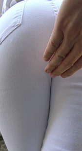 小雨白色紧身裤与你共度下午第四季