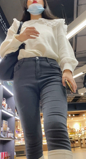 春节献礼小雨灰色牛仔裤饱满丰臀美女