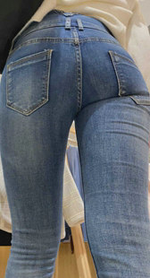 春节献礼小雨蓝紧牛仔裤美女逛街第四季