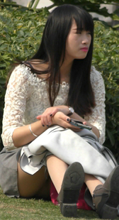 苗条的美女走光啦