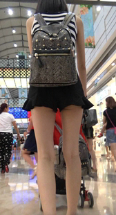 商场齐B短裤大长腿妹子