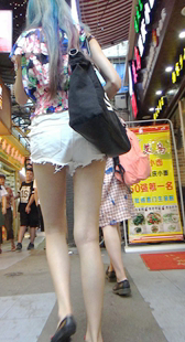 白短裤大长腿大美女