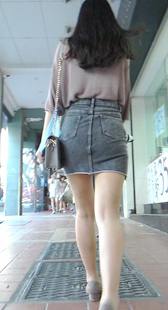 街拍性感短裙美腿美女