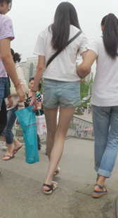 偶遇极品大长腿，很遗憾电池快没电了！