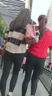 黑色紧身裤姐妹花