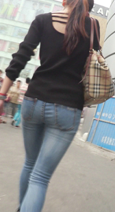 少妇的臀部好丰满