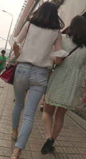 紧牛少妇扭动的翘臀真勾引人