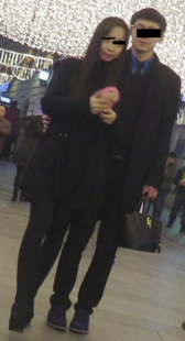 黑丝高跟细腿少女回头率很高