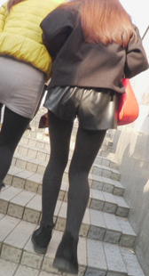 纤细美腿小妹上台阶