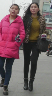 豹纹紧身少女真骚气