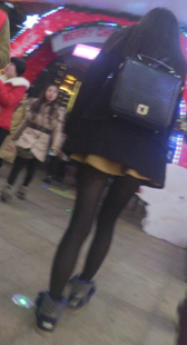 高个黑丝美腿少女