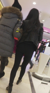 极品黑色紧身裤翘臀美腿少女