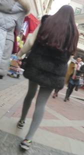 灰丝美腿姐妹花逛街