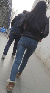 紧牛翘臀学生妹