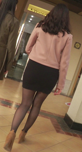 丰满黑丝包臀妞