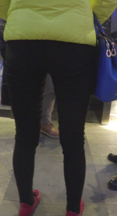 黑色紧身裤小少妇