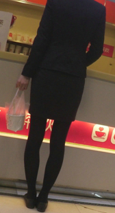 黑丝大长腿制服少妇