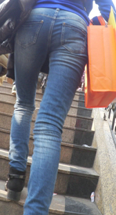 极品蓝牛大长腿少妇，臀部很翘