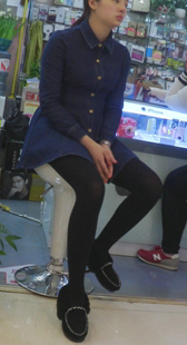 黑丝美腿少女有点婴儿肥