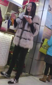 清纯美少女身材高挑长发飘飘