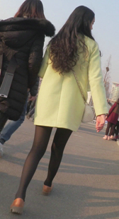 极品黑丝美腿小妹上台阶