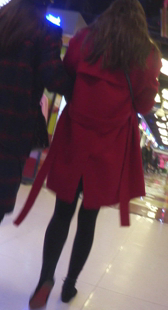 服装城逛街的美女们