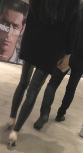 乳白色高跟美腿少妇