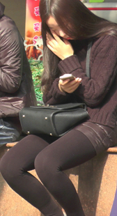 晒太阳的黑丝少女