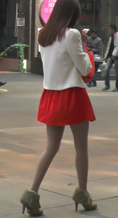 肉丝短裙美腿少妇