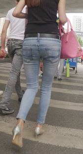 高跟紧牛宽臀美女