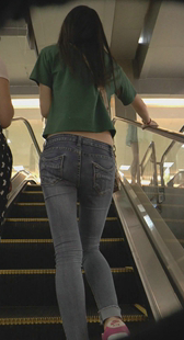 紧牛学生妹上电梯