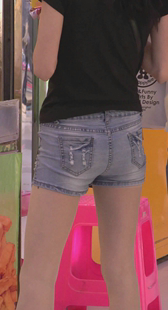 肉丝热裤美腿少女