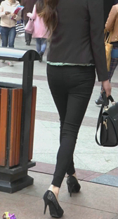 高跟紧身裤少妇