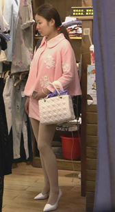 丰满包臀肉丝少妇