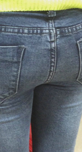 包臀紧身牛仔勒沟