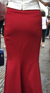 红色长裙包臀美眉