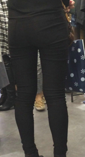 大屁股靓妹买衣服