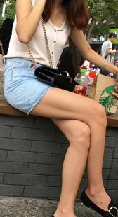 牛仔短裤长腿少女真性感