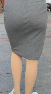 紧身圆臀灰裙真会扭
