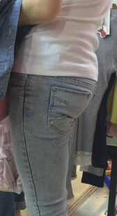 服装店包臀灰牛小妹