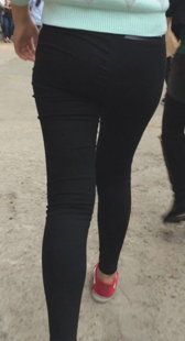 包臀紧身打底裤真会扭