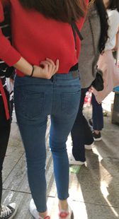 细腰大肥臀牛仔裤少女