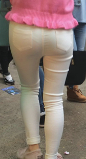 极品圆臀白裤内痕明显