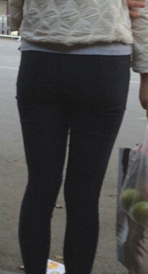 打底翘臀露小内