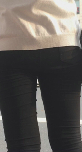 公交站打底黑裤