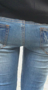 包臀深沟牛仔小妹