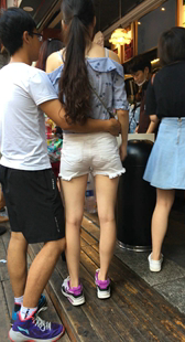 街拍白短裤少妇开发多