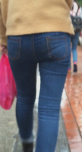 街拍紧身牛仔视频